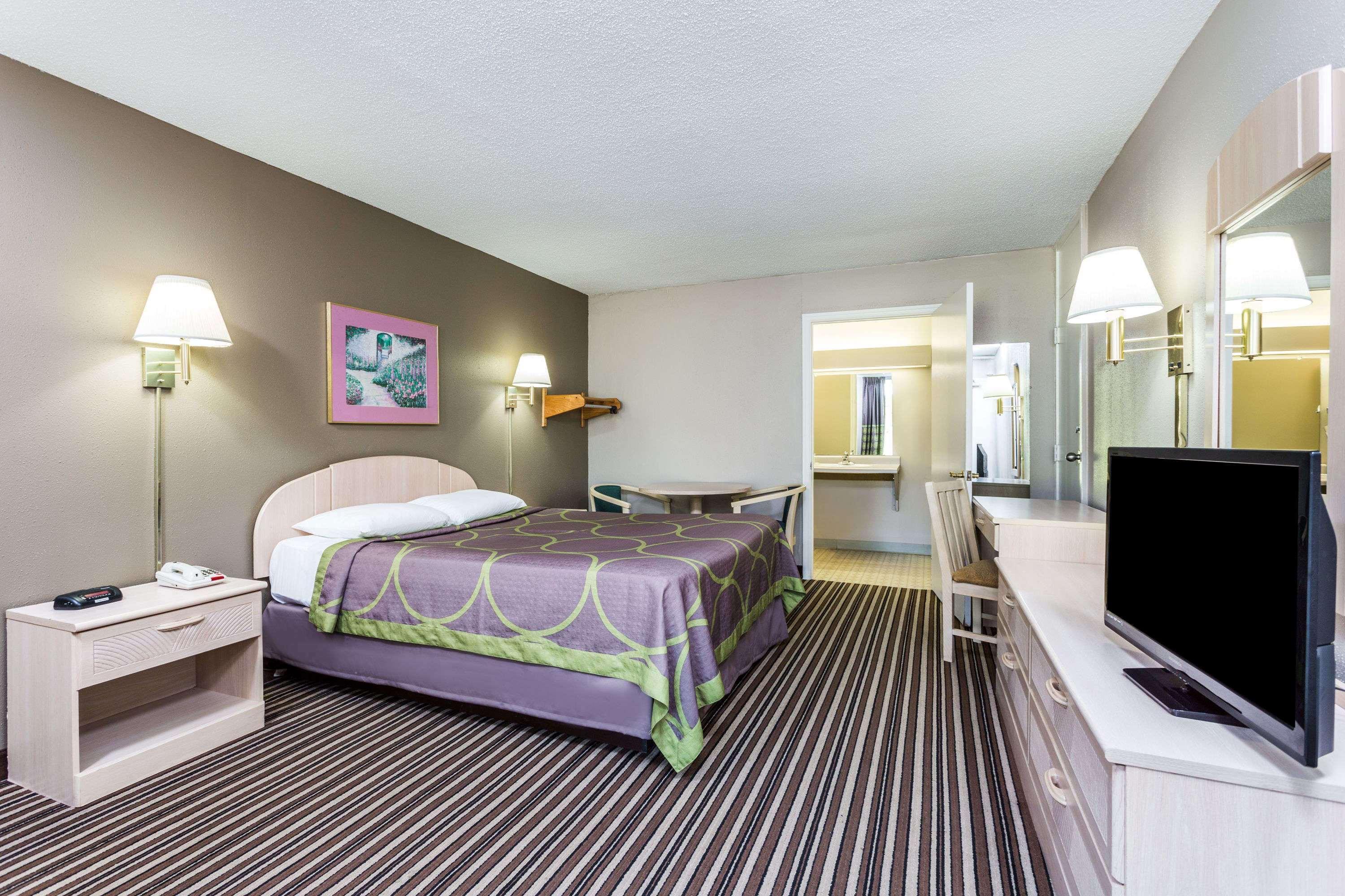 ซูเปอร์ 8 บาย วินด์แฮม คอมเมิร์ซ Hotel ภายนอก รูปภาพ