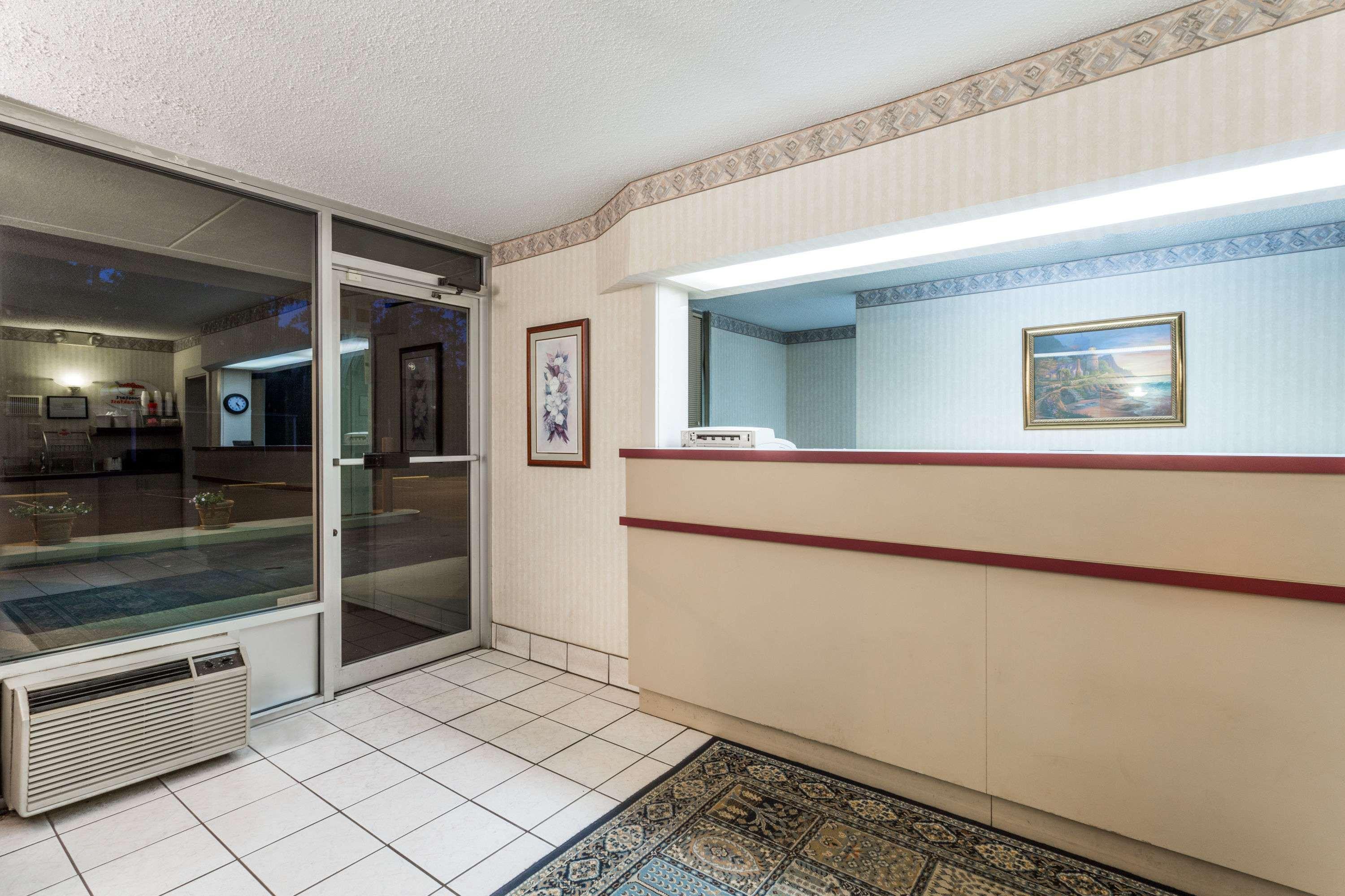 ซูเปอร์ 8 บาย วินด์แฮม คอมเมิร์ซ Hotel ภายนอก รูปภาพ