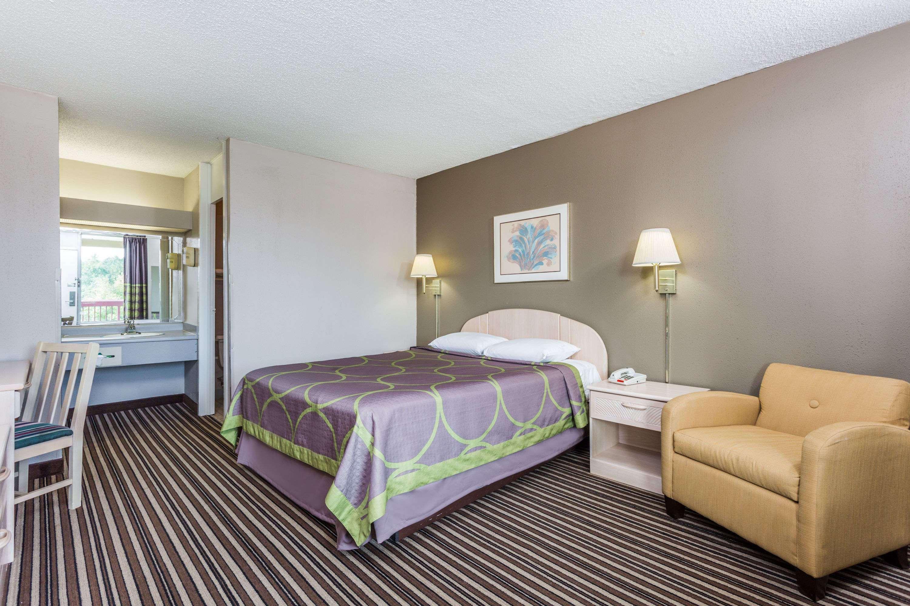ซูเปอร์ 8 บาย วินด์แฮม คอมเมิร์ซ Hotel ภายนอก รูปภาพ
